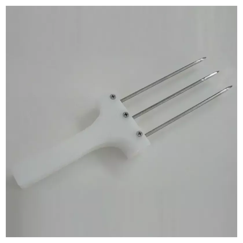 Poinçon trident pour appareil à souvlaki